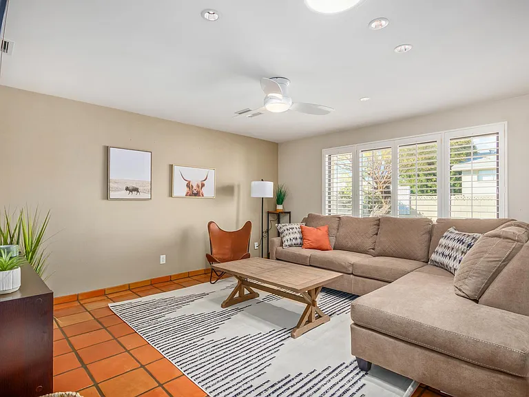 1028 E Hermosa Dr — Photo 3