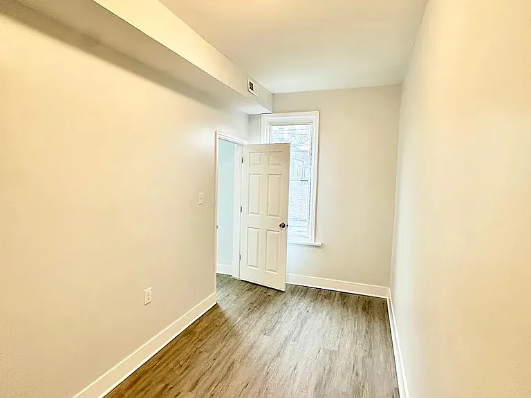2224 S Sawyer Ave #CH1R — Photo 6