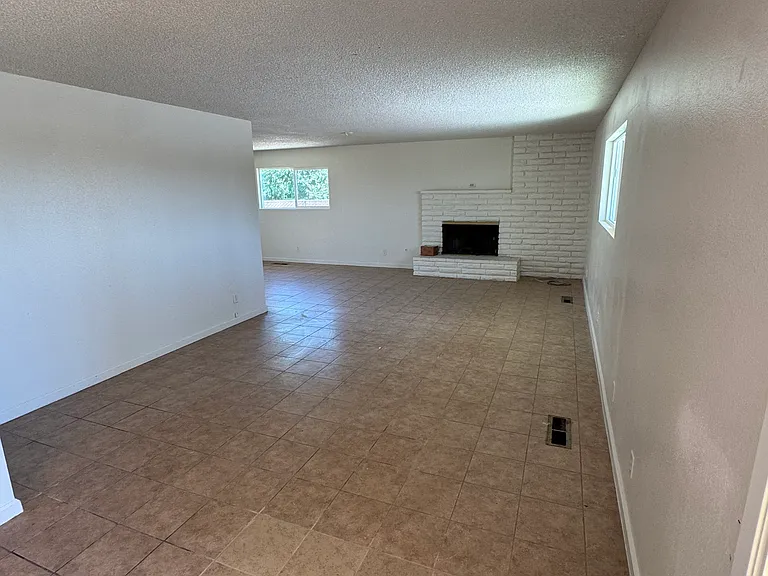 4504 E Clayton Ave — Photo 7