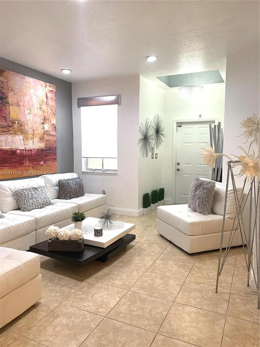 Building Photo - 12450 SW 125th Ter #12450