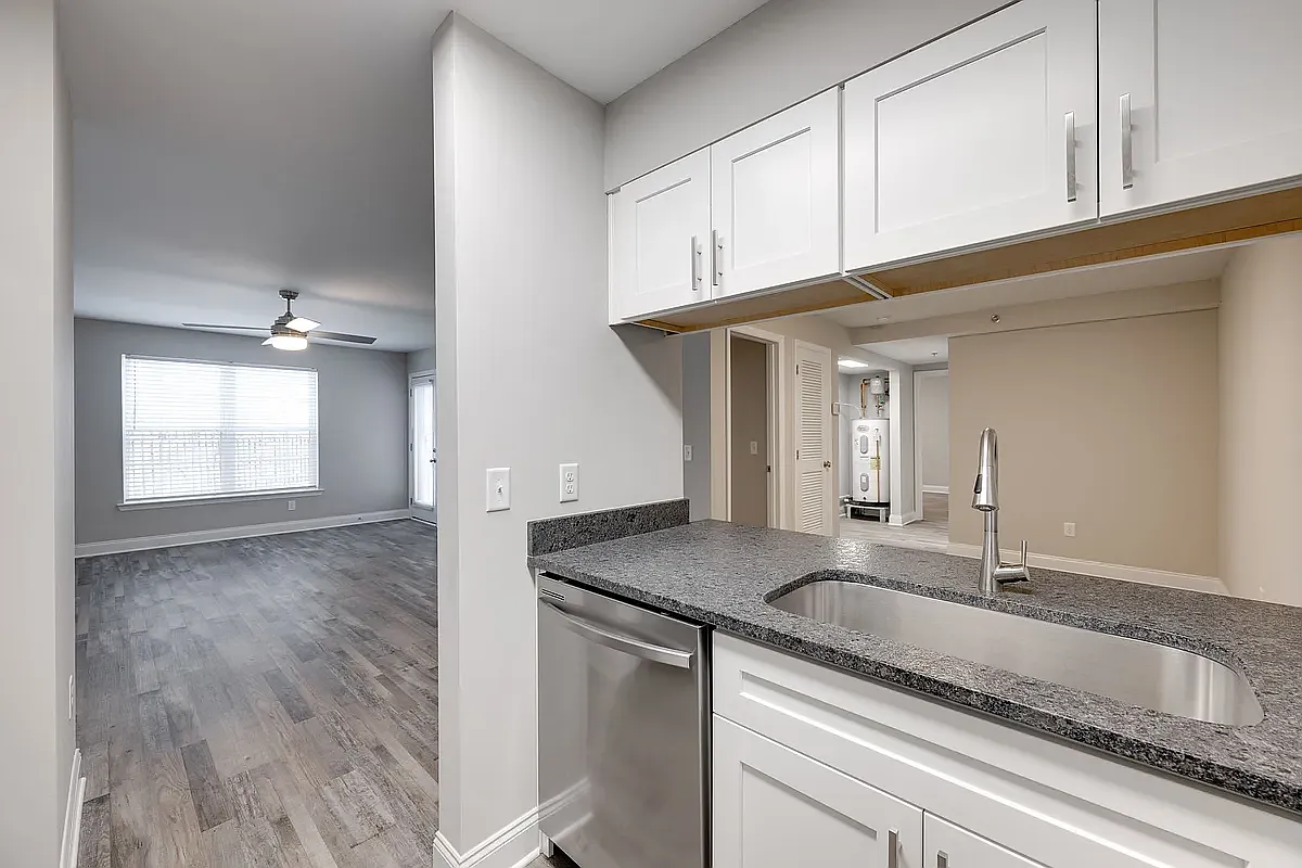 Park Ridge Apartments — Photo 4