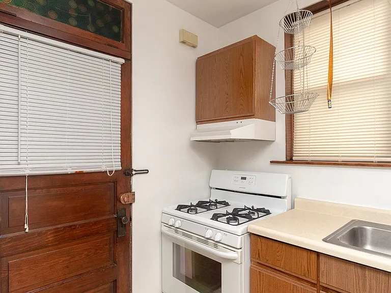 3615 N Paulina St #B3 — Photo 3
