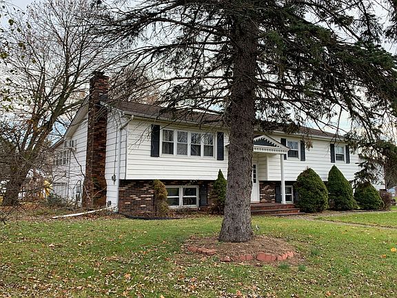 4th image of 28 Clintonwood Dr