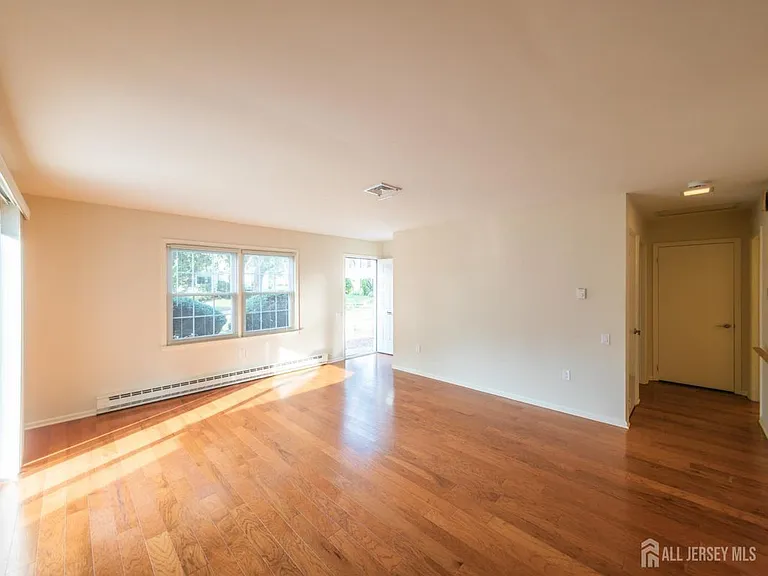 227 Manchester Ln — Photo 4