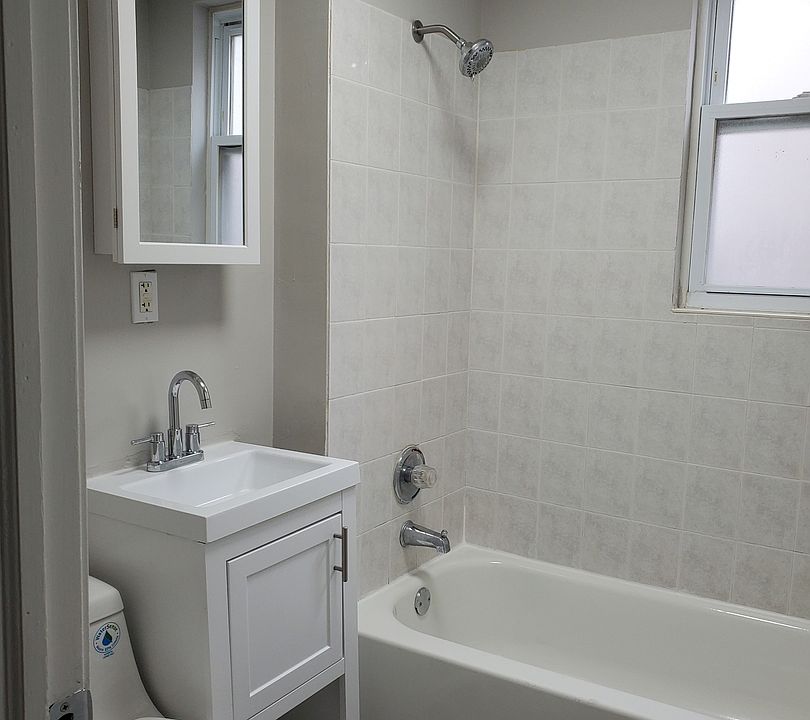 2nd image of 7109 S Woodlawn Ave
