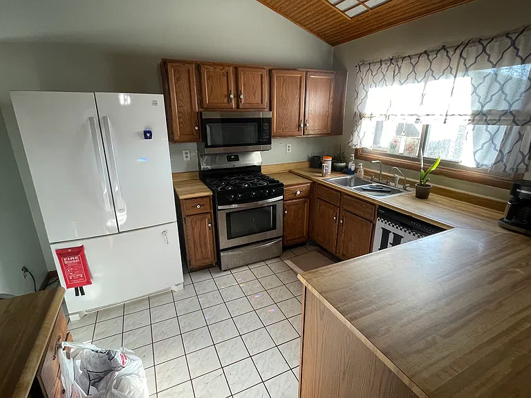 17514 Calhoun St — Photo 9