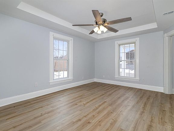5th image of 149 S Charity St