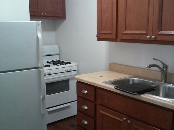 5th image of 7010 N Ashland Blvd APT 302