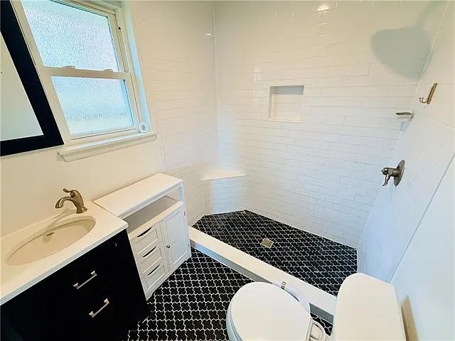 4009 Newlands St — Photo 3