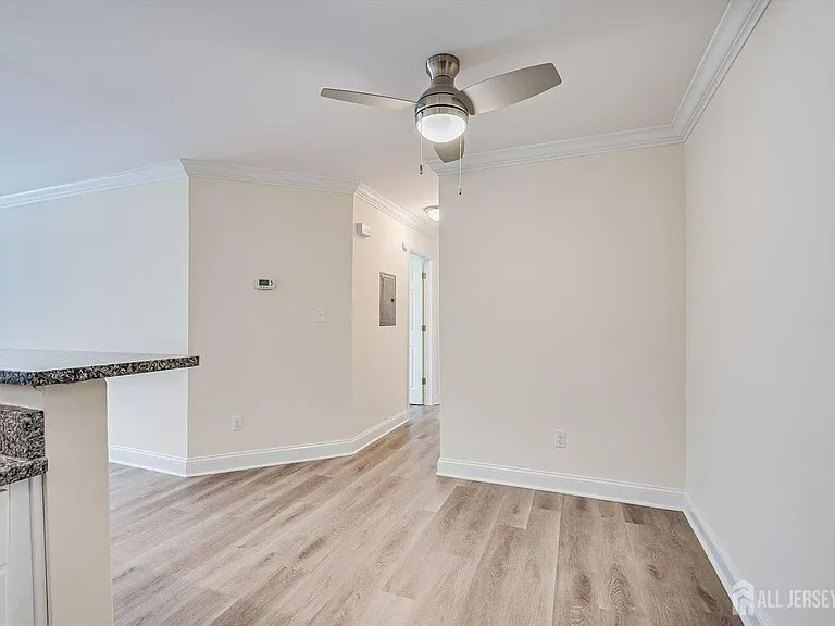 114 Longfield Ct — Photo 8