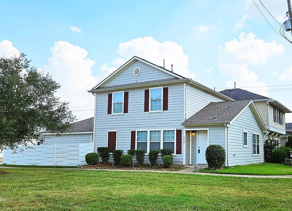 4 bed, 2.5 bath, 1637 sqft, $1,800 — Photo 1