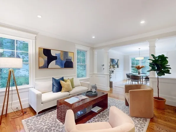 69 Pilgrim Rd, Concord, MA 01742