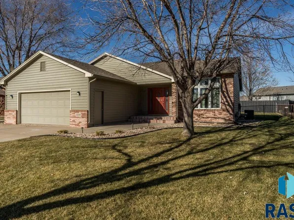 7220 W Chesapeake Ln, Sioux Falls, SD 57106