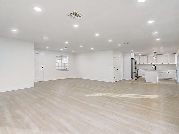 3rd image of 1080 N Carpenter Rd