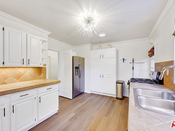 5th image of 8838 Rosewood Ave