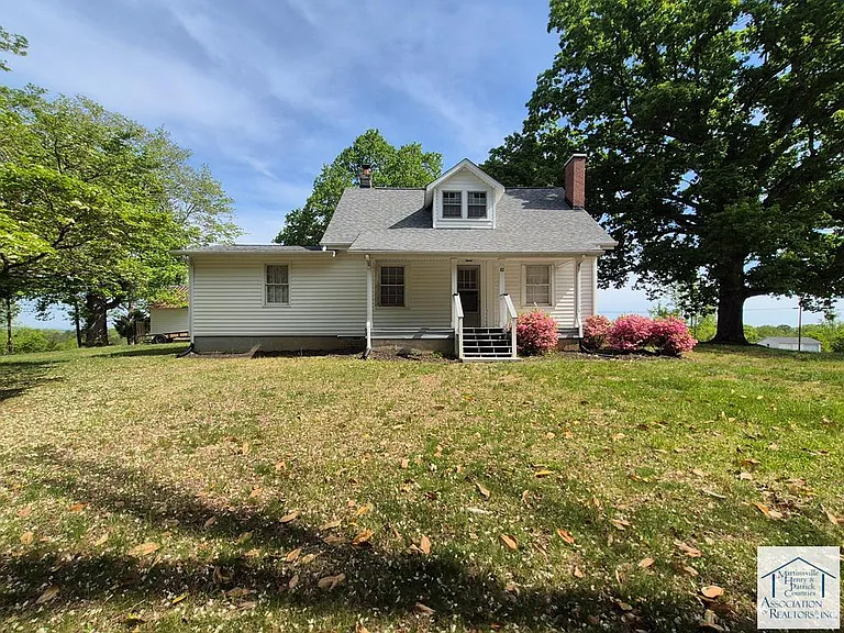 82 Maple Leaf Rd — Photo 1
