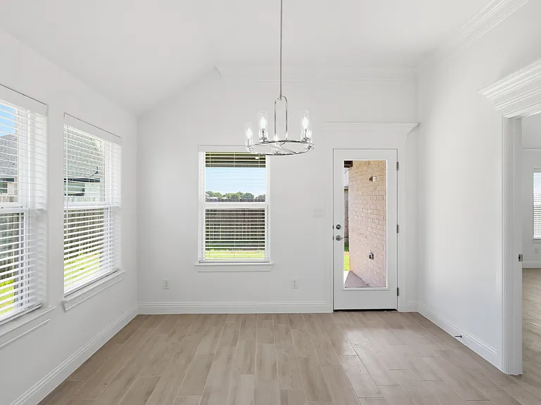 608 Violet Dr — Photo 12