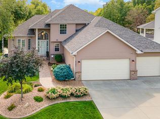 8903 Heatherton Ridge Dr, Savage, MN 55378