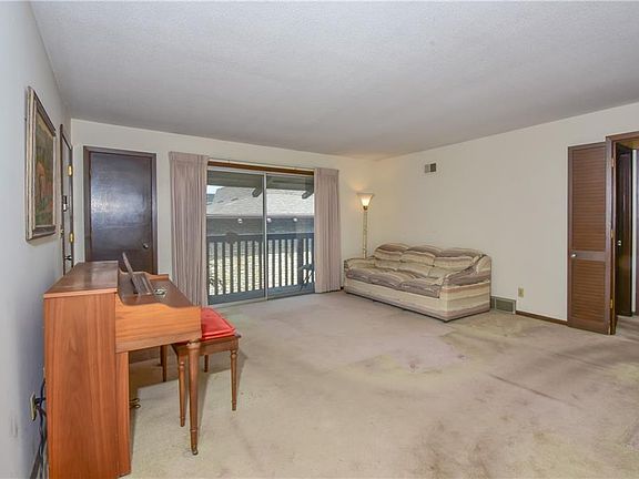 4th image of 421 W 104th St APT C