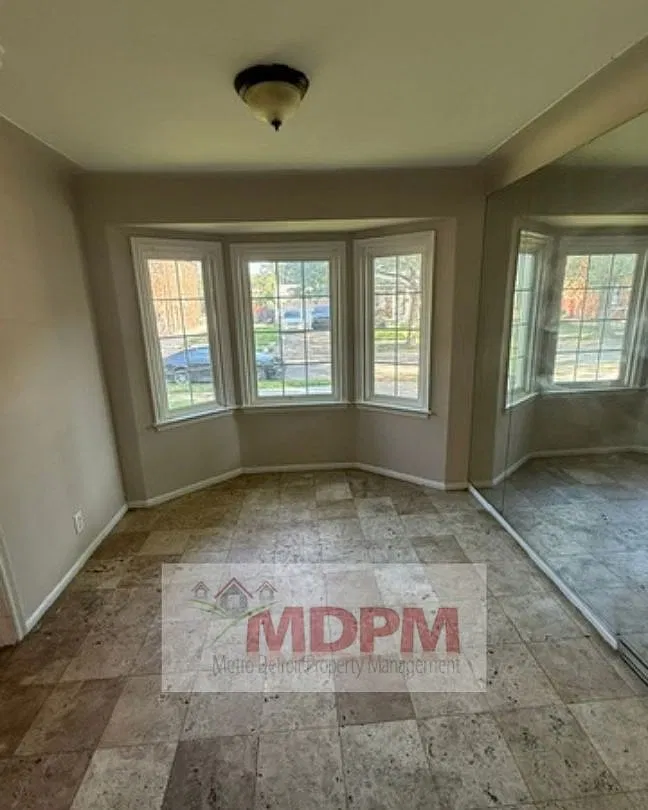 3 bed, 1045 sqft, $1,150 — Photo 4