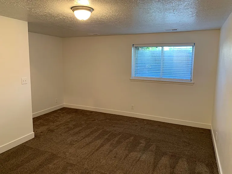 399 W 200 N — Photo 33