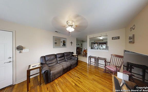 5th image of 522 W Harlan Ave