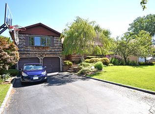 8 Jasmine Ln, Kings Park, NY 11754