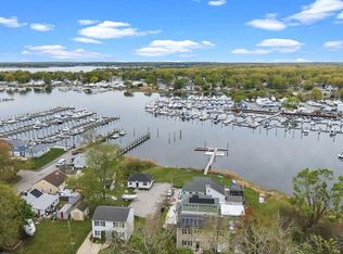 102 Sayles Ave, Warwick, RI 02889