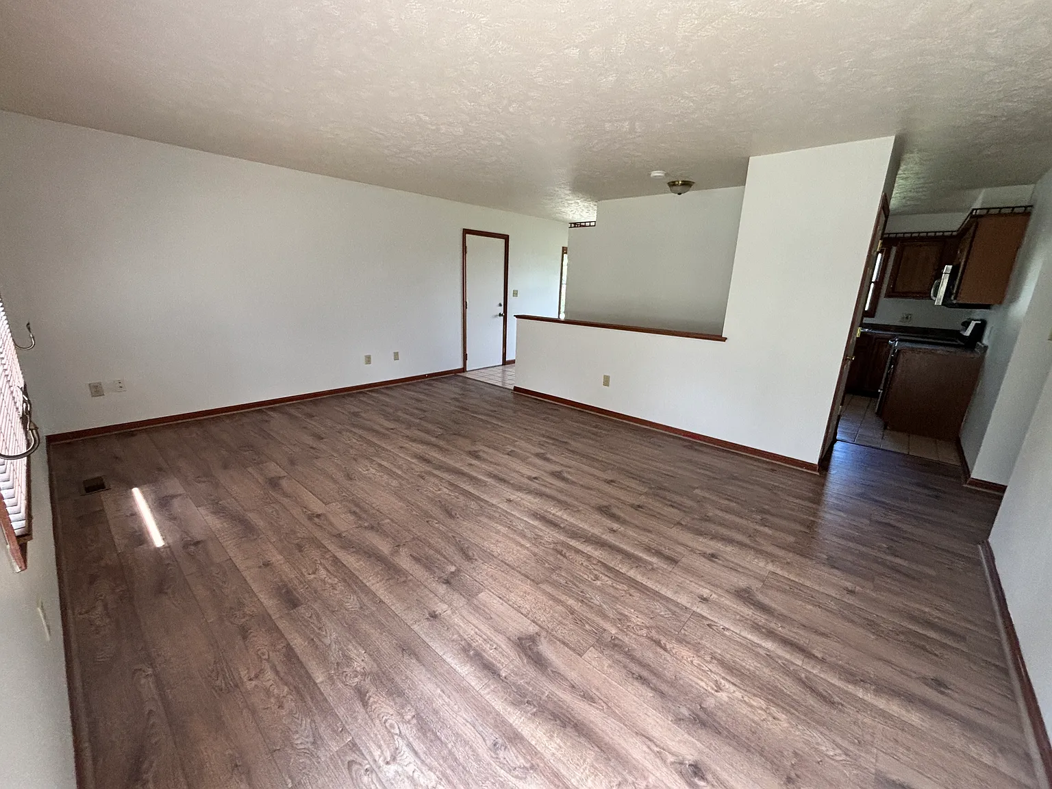 3 bed, 1650 sqft, $2,100 — Photo 2