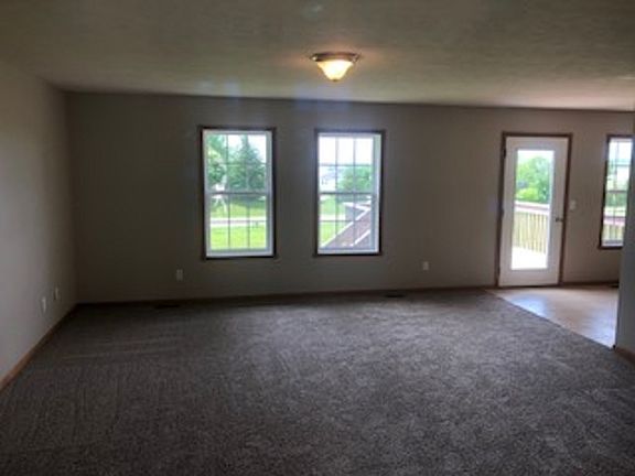 5th image of 7116 Salzbrenner Ln