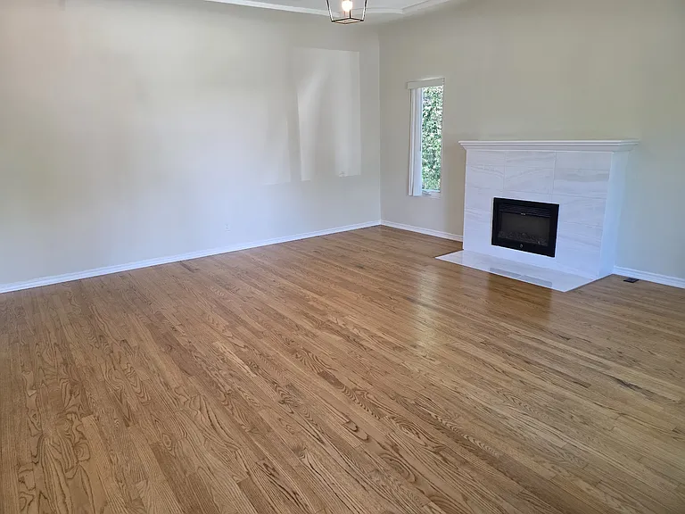 153 S Swall Dr — Photo 4