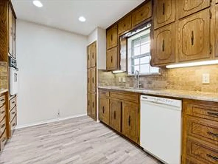 1620 Post Oak Dr — Photo 12