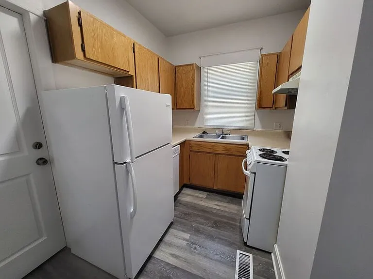 523 W Maple Ave #1A — Photo 9