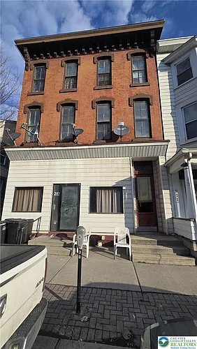 213 W Broad St Photo 1