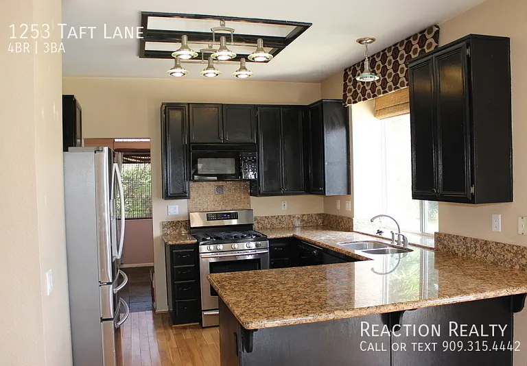 1253 Taft Ln — Photo 10