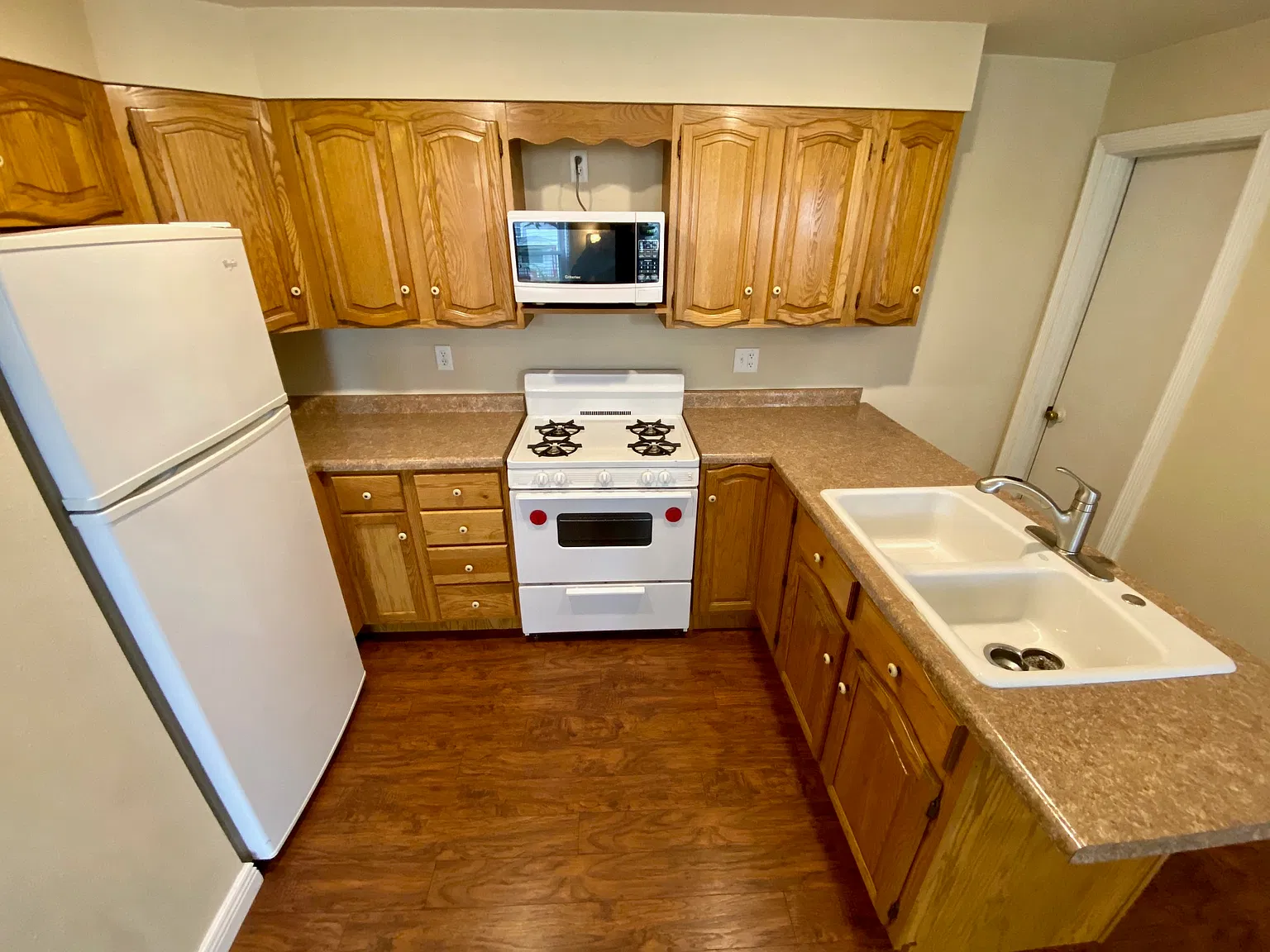 Studio, $650 — Photo 4