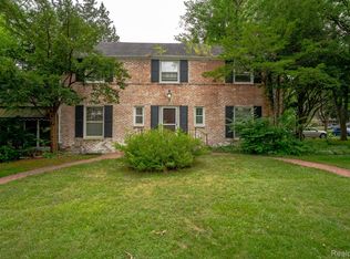 26120 Hendrie Blvd, Huntington Woods, MI 48070