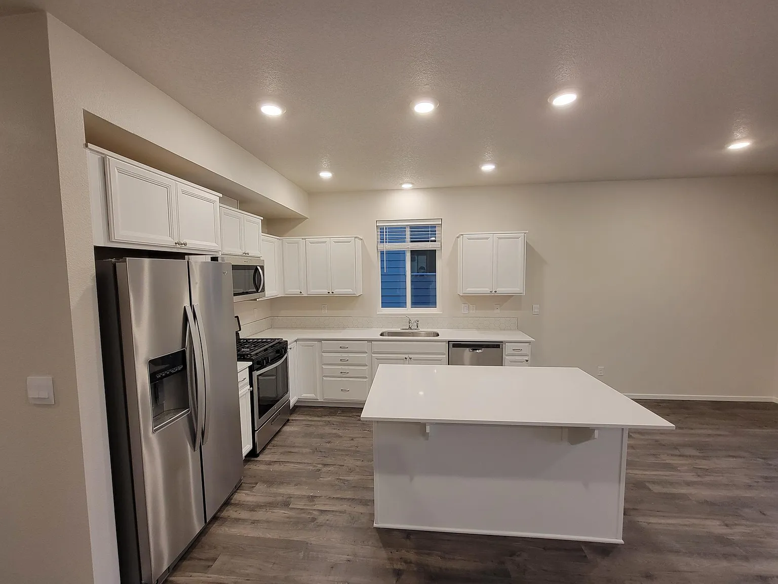 4 bed, 1880 sqft, $2,795 — Photo 2
