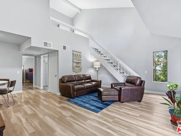 8221 Langdon Ave Unit 201, Van Nuys, CA 91406