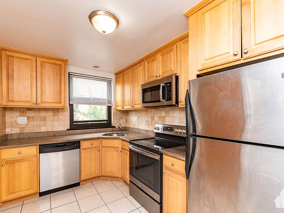 1st image of 7320 N Ridge Blvd #1W
