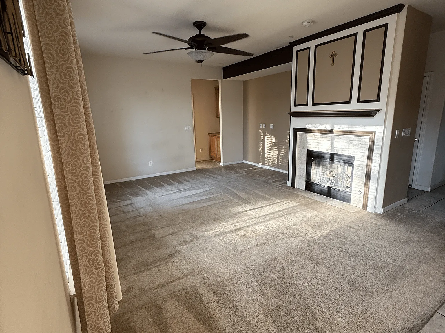 4 bed, 2344 sqft, $2,800 — Photo 3