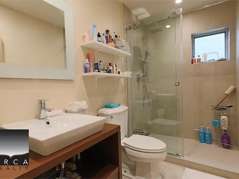 5060 Pinetree Cres — Photo 24