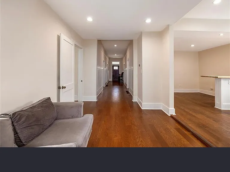 881 Beckwith St SW — Photo 5