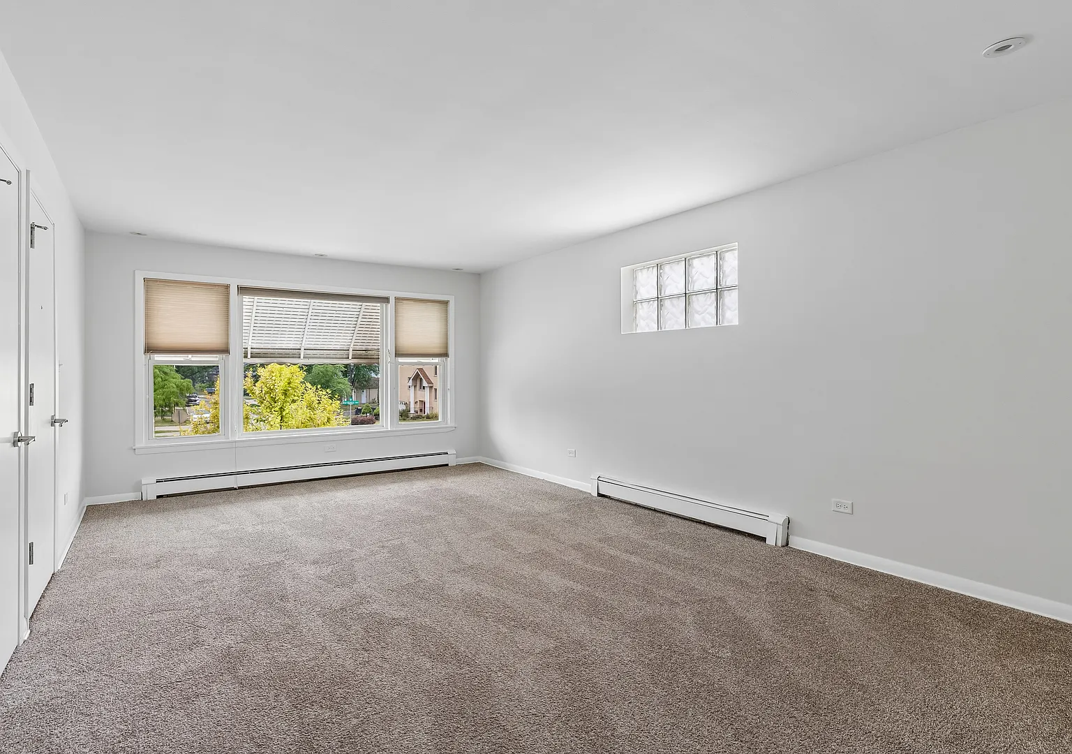 3 bed, 1117 sqft, $2,400 — Photo 4