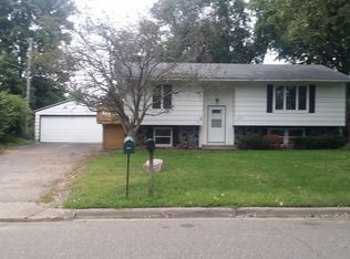 6897 6th St N, Oakdale, MN 55128