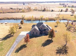 9120 Schmalz Rd, Saint Jacob, IL 62281