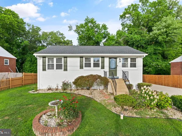 16021 Crest Dr, Woodbridge, VA 22191