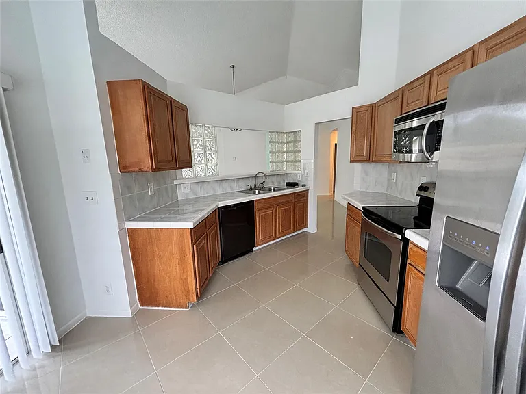 2990 NW 68th Ave — Photo 14