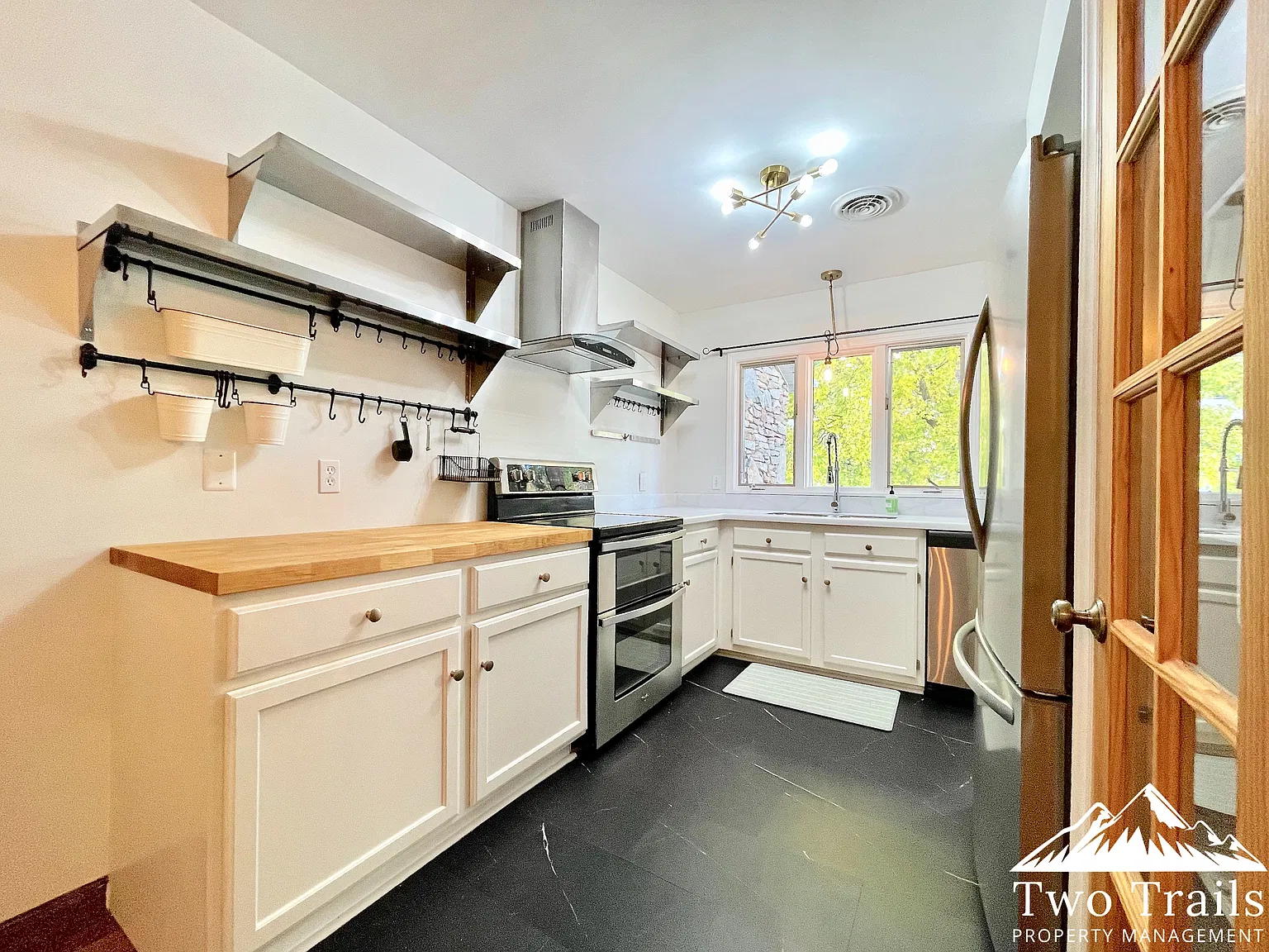 2 bed, 1216 sqft, $1,675 — Photo 3