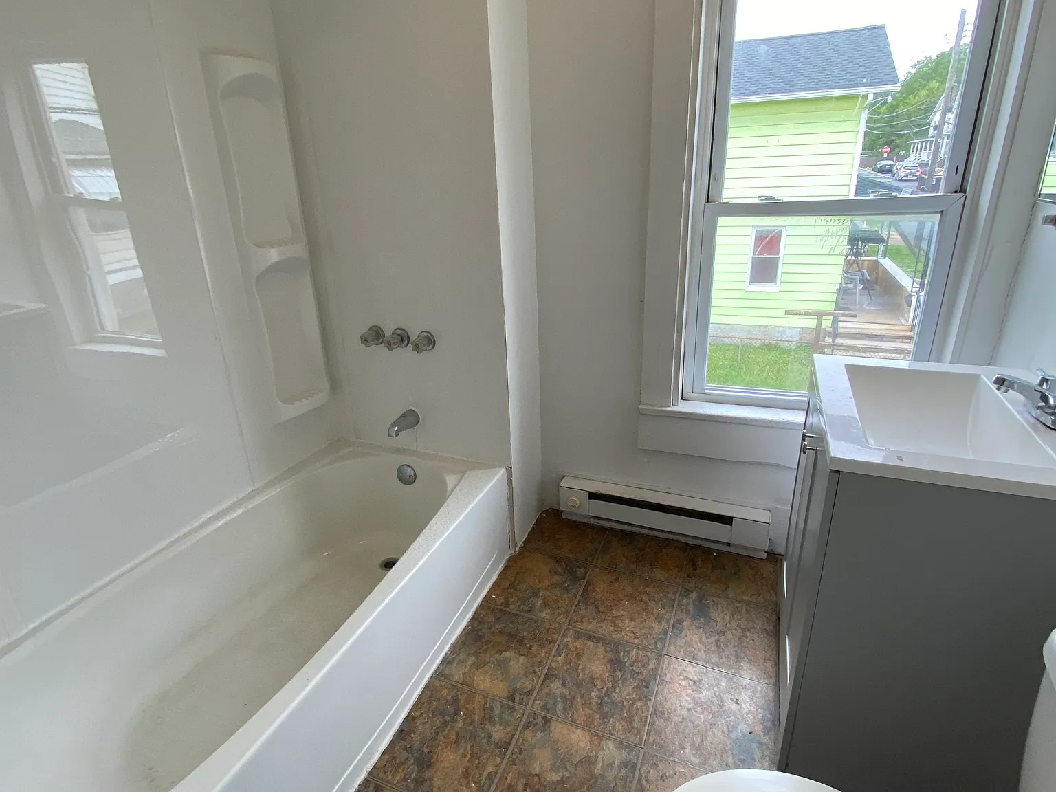 2 bed, 900 sqft, $1,000 — Photo 3